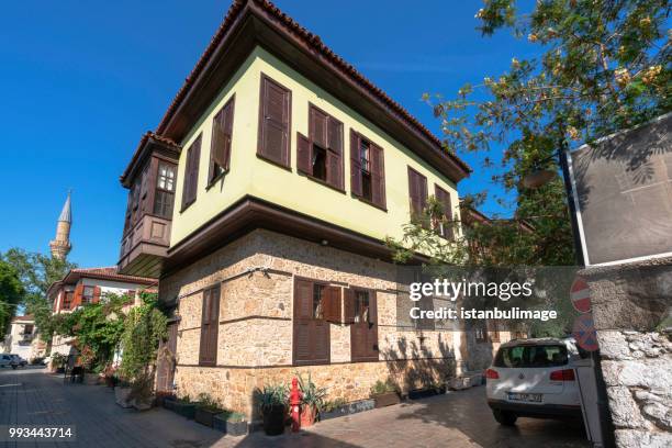 kaleici es el centro histórico de la ciudad de antalya - taburete pequeño fotografías e imágenes de stock