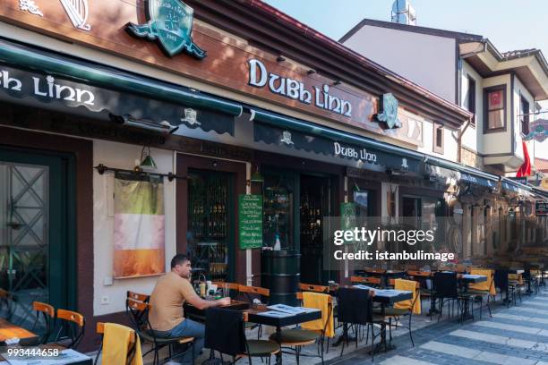 kaleici es el centro histórico de la ciudad de antalya - taburete pequeño fotografías e imágenes de stock