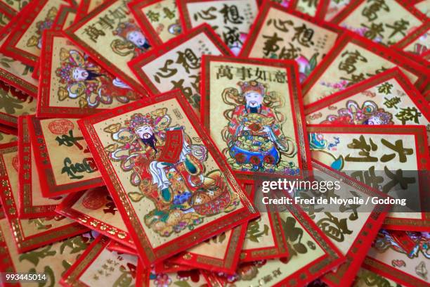 red envelopes ( hongbao ) for chinese new year. red color is a symbol of good luck. france. - good luck stockfoto's en -beelden