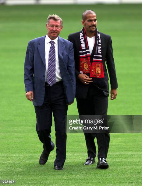 New Manchester United signing Juan Sebastien Veron is unveiled by Manager Sir Alex Ferguson at a press conference and photocall at Old Trafford,...