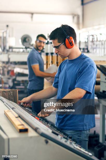 the cnc machine operator hand press the controller panel - operador de sistema telefónico imagens e fotografias de stock