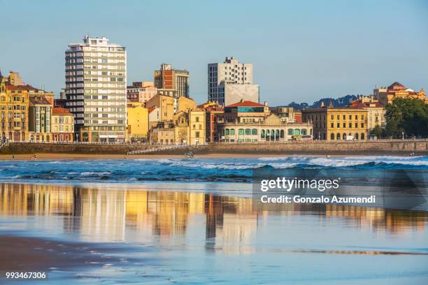 san lorenzo beach in gijon. - gijon stock pictures, royalty-free photos & images