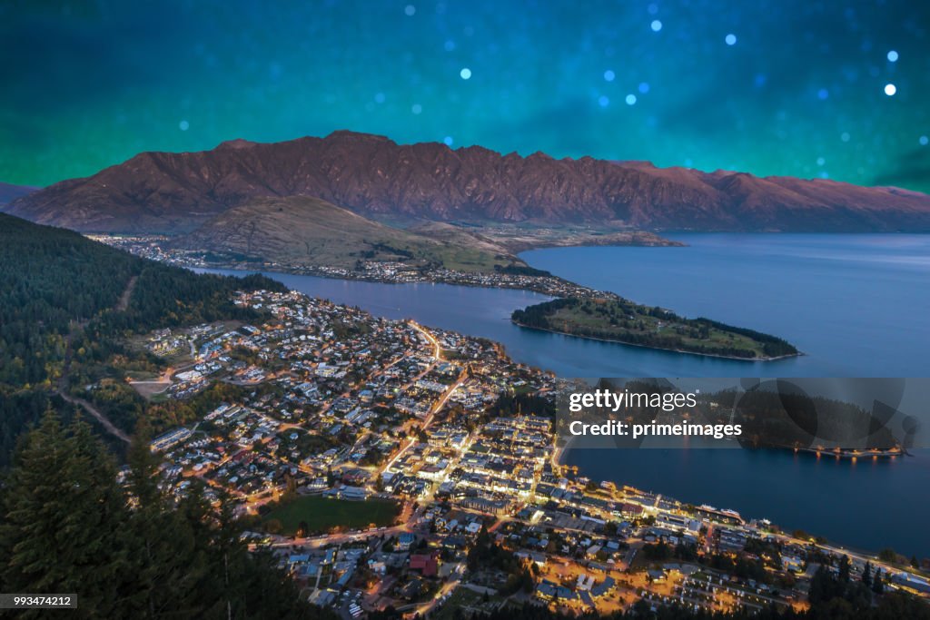 Panorama Naturlandschaft in Südinsel Neuseeland mit Milchstraße