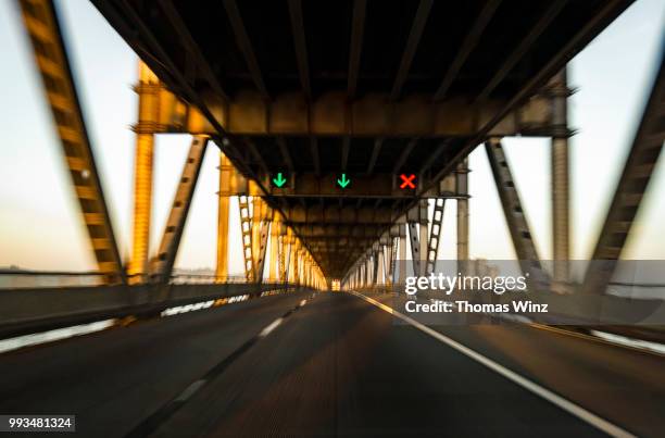 driving on bridge - regeln stock-fotos und bilder