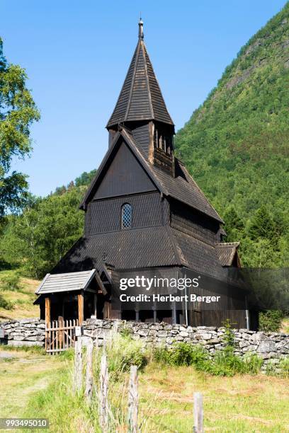 urnes stave church, urnes, lustrafjorden, sogn og fjordane, norway - verwaltungsbezirk sogn og fjordane stock-fotos und bilder