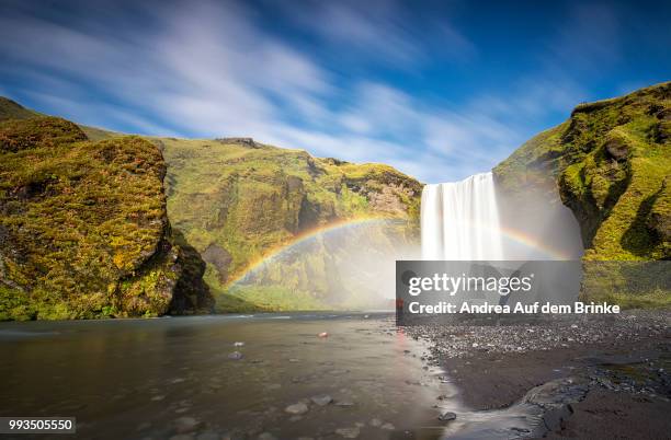 skogafoss - auf dem land imagens e fotografias de stock