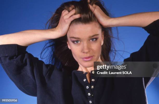 Portrait de la chanteuse Corinne Charby le 24 novembre 1986 à Paris, France.