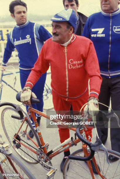 Emmanuel Vitria, doyen des greffés du coeur, participe au Grand Prix cycliste des Gentelmen le 6 février 1979 à Marseille, France.