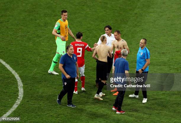 Zlatko Dalic, Head coach of Croatia consoles Alan Dzagoev of Russia following the penalty shoot out during the 2018 FIFA World Cup Russia Quarter...