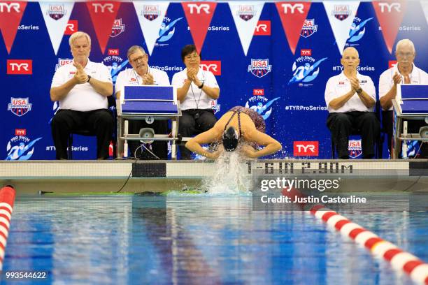 Leah Smith getting ready for the women's 400m IM final at the 2018 TYR Pro Series on July 7, 2018 in Columbus, Ohio.