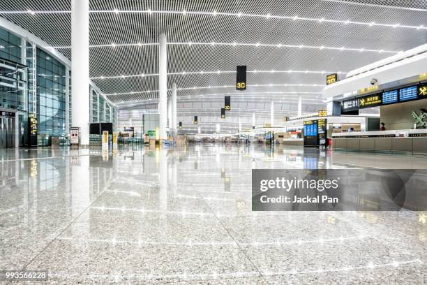 empty airport terminal waiting area - jackal pan， stockfoto's en -beelden