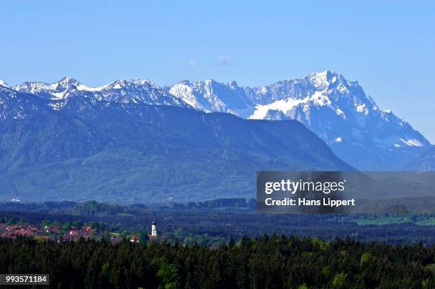 view from peretshofener hoehe of konigsdorf and the pre alps to zugspitze, upper bavaria, bavaria, germany - werdenfelser land stock pictures, royalty-free photos & images