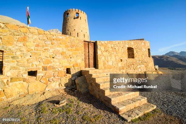 bukha castle, bukha, musandam, oman - arabian peninsula stock-fotos und bilder