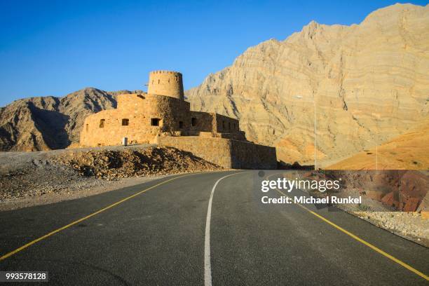 bukha castle, bukha, musandam, oman - arabian peninsula stock-fotos und bilder