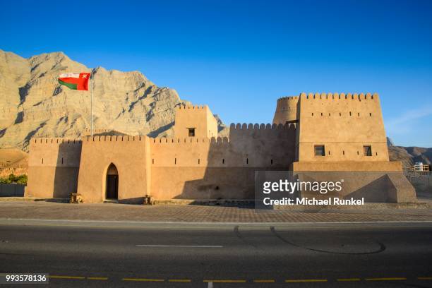 bukha castle, bukha, musandam, oman - arabian peninsula fotografías e imágenes de stock