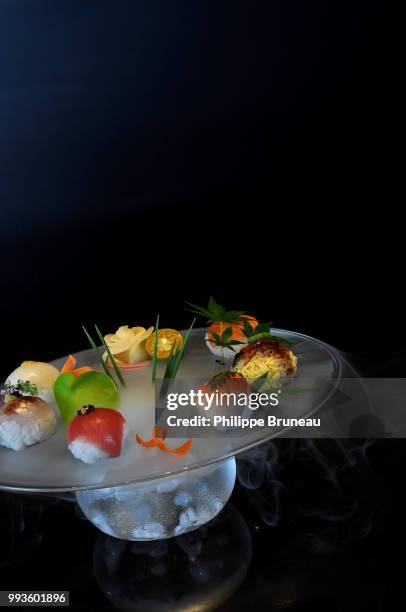 sushis - sushis stock-fotos und bilder