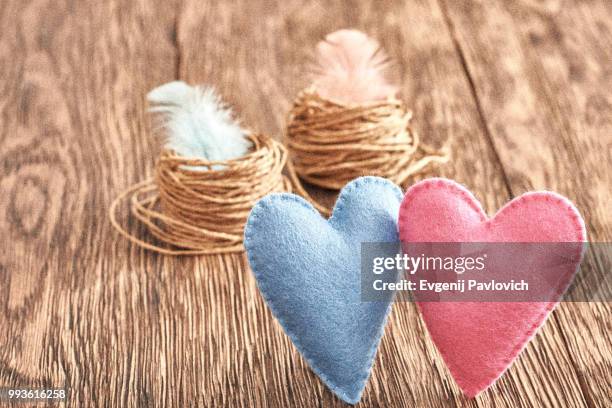 love, valentines day. hearts couple handmade on wood. vintage - animal internal organ stockfoto's en -beelden