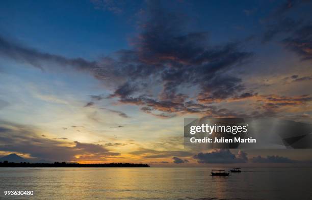 sunset at gili meno, lombok - lombok stock-fotos und bilder