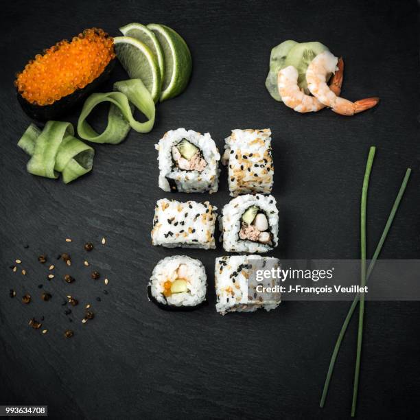 california rolls - sushi stock-fotos und bilder