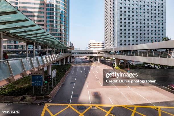 hong kong central road - dukai stockfoto's en -beelden