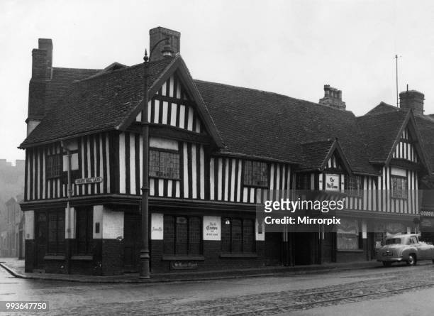 The Old Crown pub in Deritend, is the oldest extant secular building in Birmingham, Wednesday 5th November 1952.