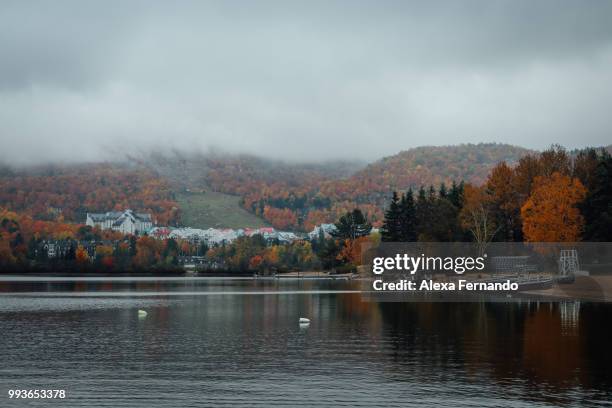 mont-tremblant, quebec - mont tremblant photos et images de collection
