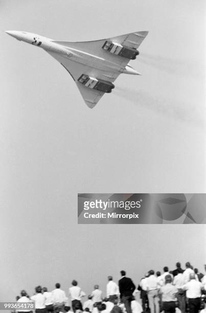 The Concorde makes its first appearance at Farnborough Air Show by flying low over the spectators, 7th September 1970.