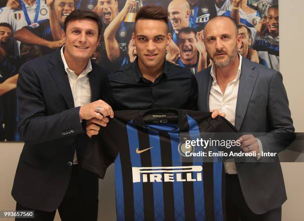 The new signing of FC Internazionale Milano Lautaro Javier Martinez poses with Vice President of FC Internazionale Milano Javier Zanetti and Sportif...