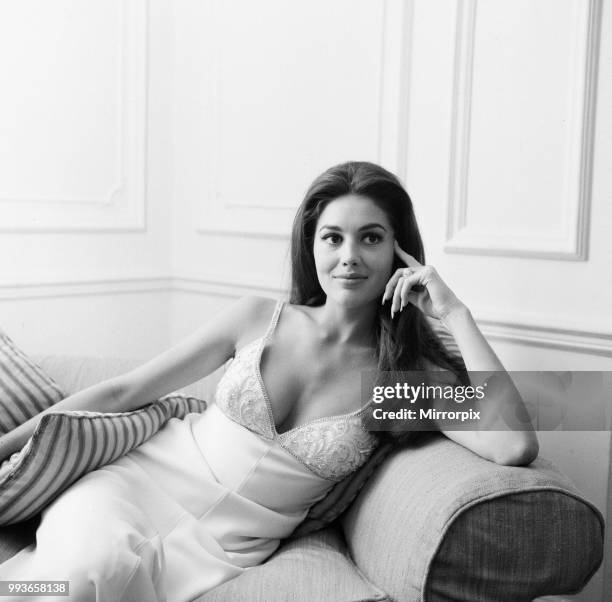 Linda Harrison, american actress in the UK to attend the Royal Film Performance of The Prime of Miss Jean Brodie , pictured at hotel in London,...