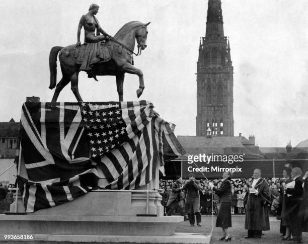 The wife of US Ambassador Lewis Douglas unveils the statue of Lady Godiva in Broadgate, Coventry, West Midlands, watched by the Mayor, 22 October...