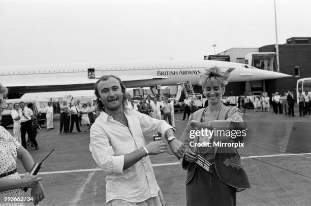 Singer Phil Collins & wife Jill Travelman at London Heathrow Airport. Phil Collins is about to board a Concorde flight to USA, in order to perform at...