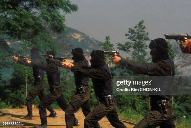 Entraînement des forces de sécurité pour les prochains Jeux olympiques d'été en juin 1988 à Séoul, Corée du Sud.