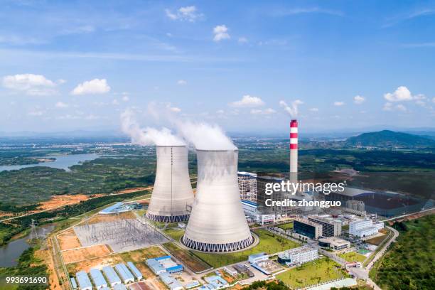 elektriciteitscentrale - geothermische centrale stockfoto's en -beelden
