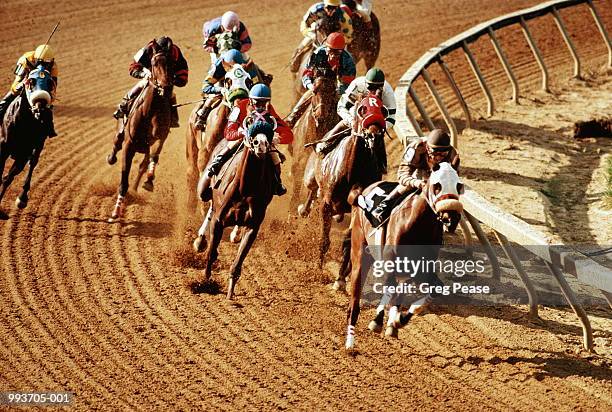horse racing, race in progress - carreras lisas fotografías e imágenes de stock
