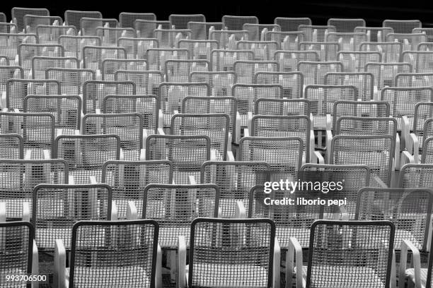 rows of chairs - liborio pepi 個照片及圖片檔