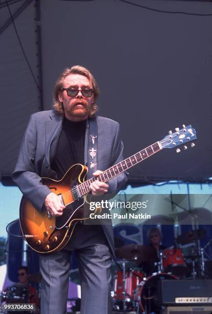 Guitarist Lee Roy Parnell performs at the Chicago Blues Festival in Chicago, Illinois, June 9, 2001.