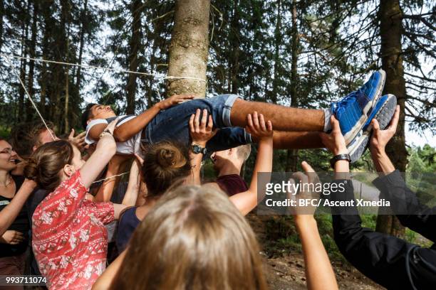 youth adventurers perform bonding exercises outdoor - 1015 stock pictures, royalty-free photos & images