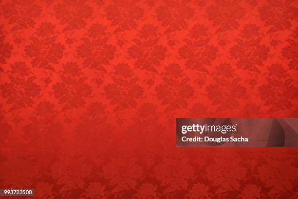 red colored ornate tapestry pattern - satin stockfoto's en -beelden