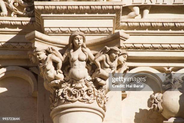 detail of stone facade of basilica of santa croce - lecce santa croce imagens e fotografias de stock