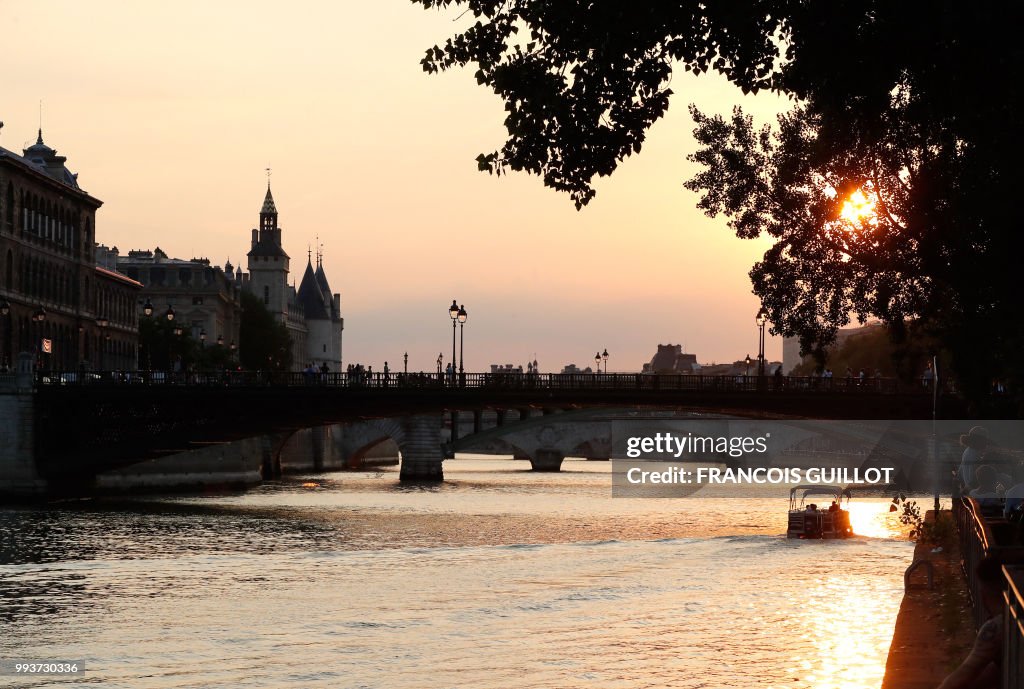 FRANCE-LEISURE
