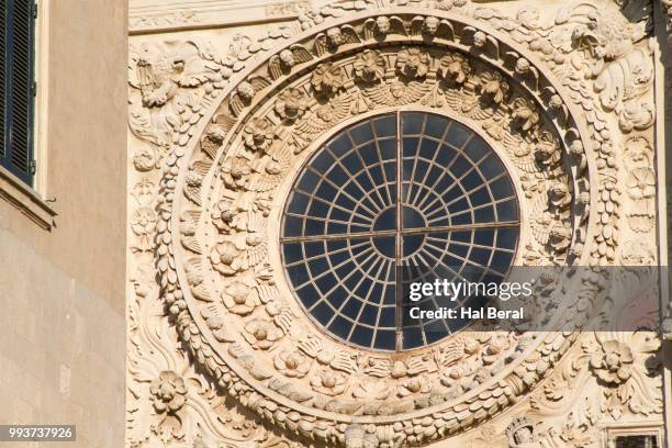 rose window at the basilica of santa croce - croce stockfoto's en -beelden