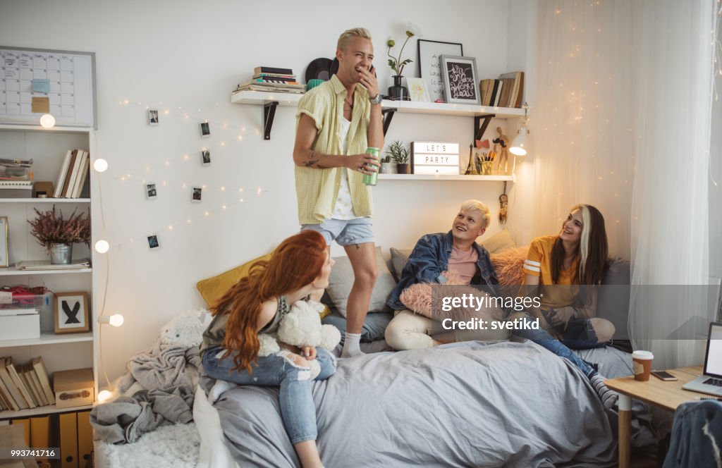Teens couples enjoy in life