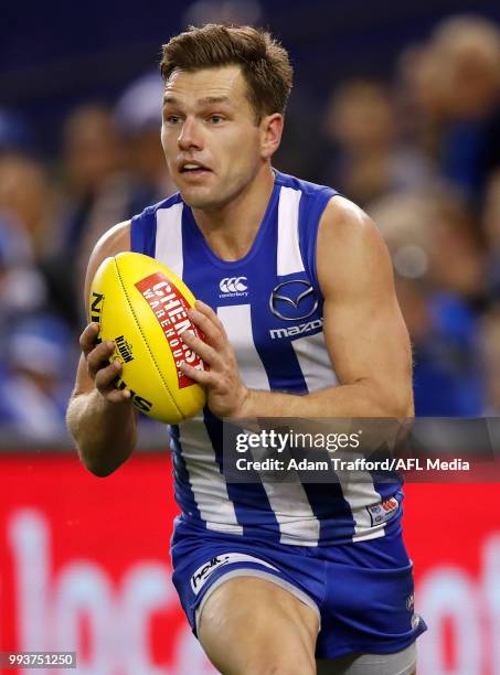 Shaun Higgins of the Kangaroos in action during the 2018 AFL round 16 match between the North Melbourne Kangaroos and the Gold Coast Suns at Etihad...