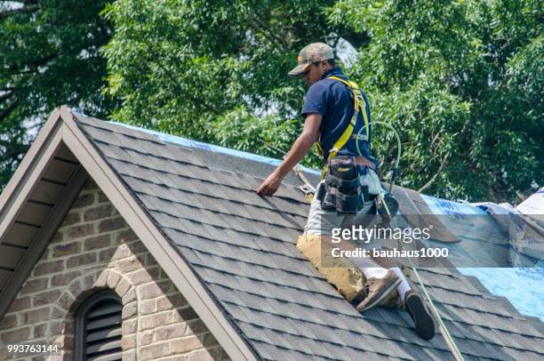 roofing contractors replacing damaged roofs after a hail storm - telhado imagens e fotografias de stock