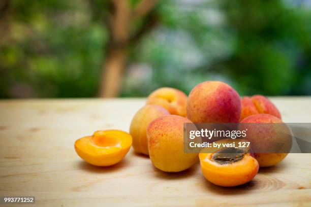 apricots on wooden board - apricot fotografías e imágenes de stock