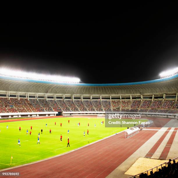 soccer game in a stadium at night - electric fan stockfoto's en -beelden