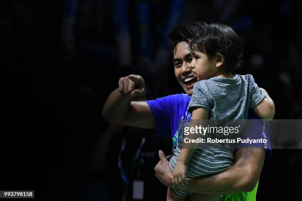 Tontowi Ahmad celebrates victory with his kid after beating Chan Peng Soon and Goh Liu Ying of Malaysia during the Mixed Doubles Final match on day...