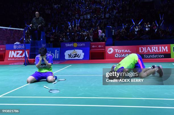 Tontowi Ahmad and Liliyana Natsir of Indonesia celebrate after winning the mix's doubles badminton final match against Tontowi Ahmad and Liliyana...