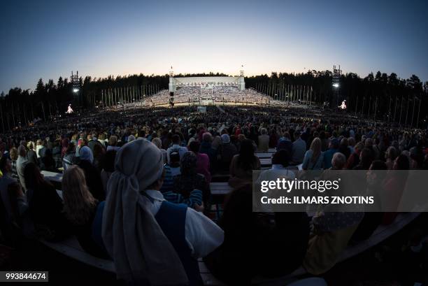 Singer From Riga 4,512 Xxvi Stock Photos, High-Res Pictures, and Images - Getty Images