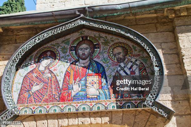 mosaic decoratiion on st. nicholas russian orthodox church - st nicholas church stock-fotos und bilder